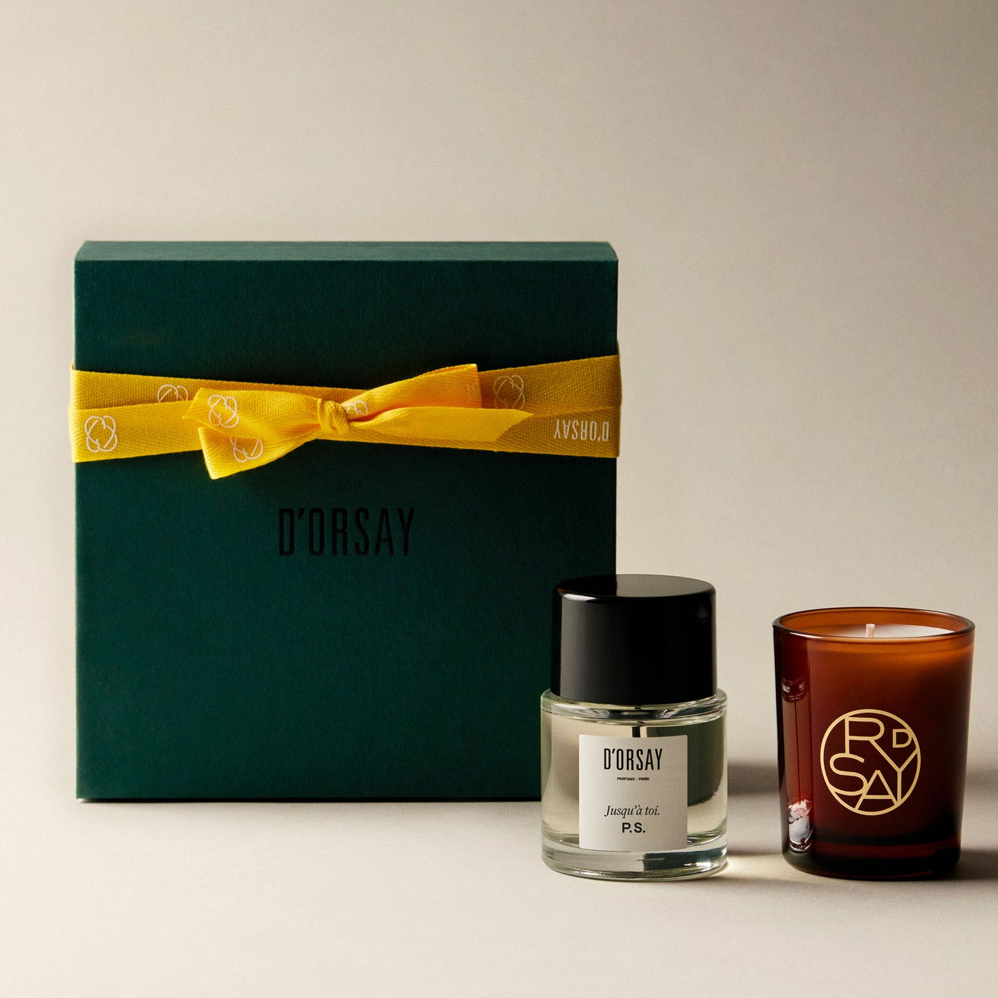 Duo Parfum dan Lilin yang Menggoda