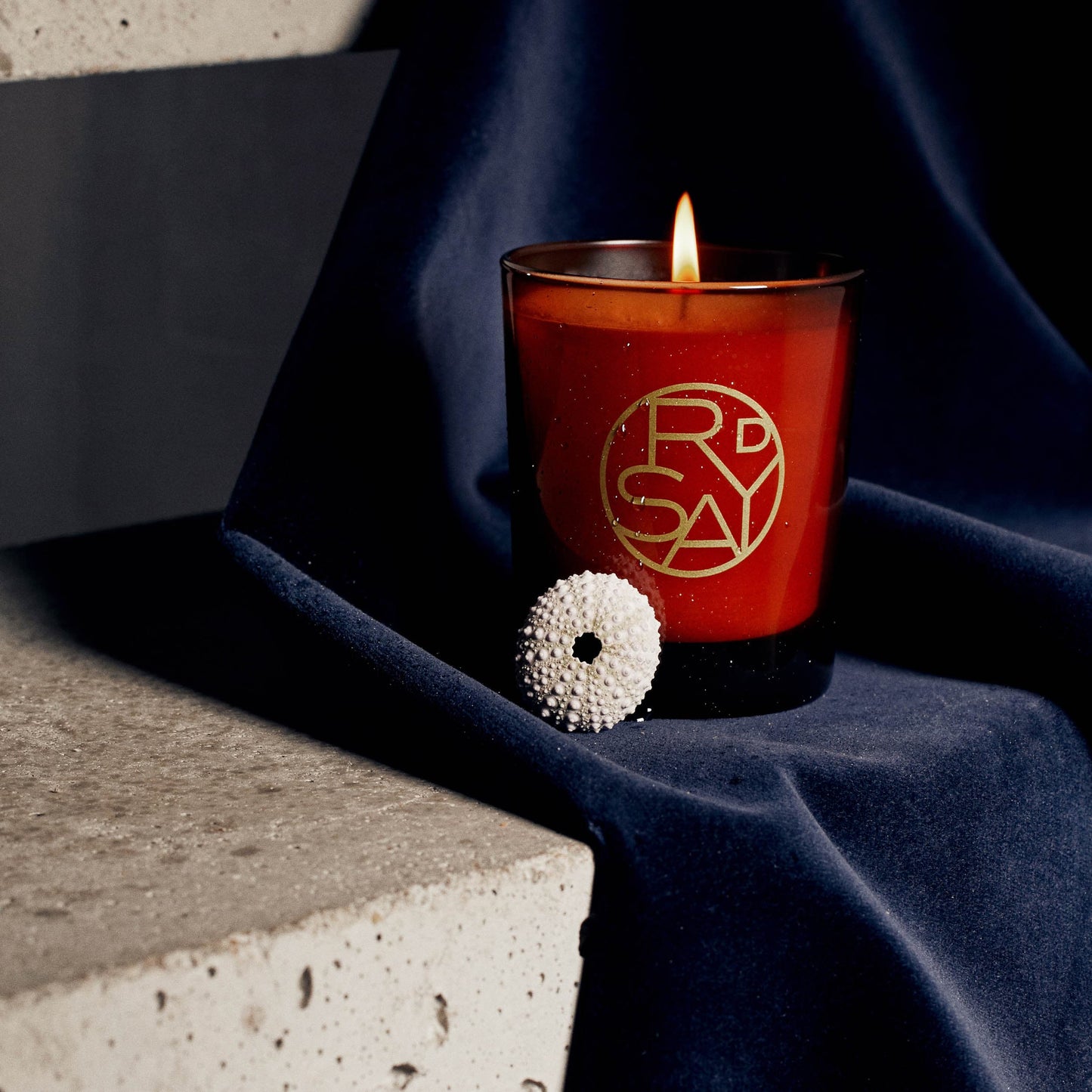 00:30 Di bawah rumahmu