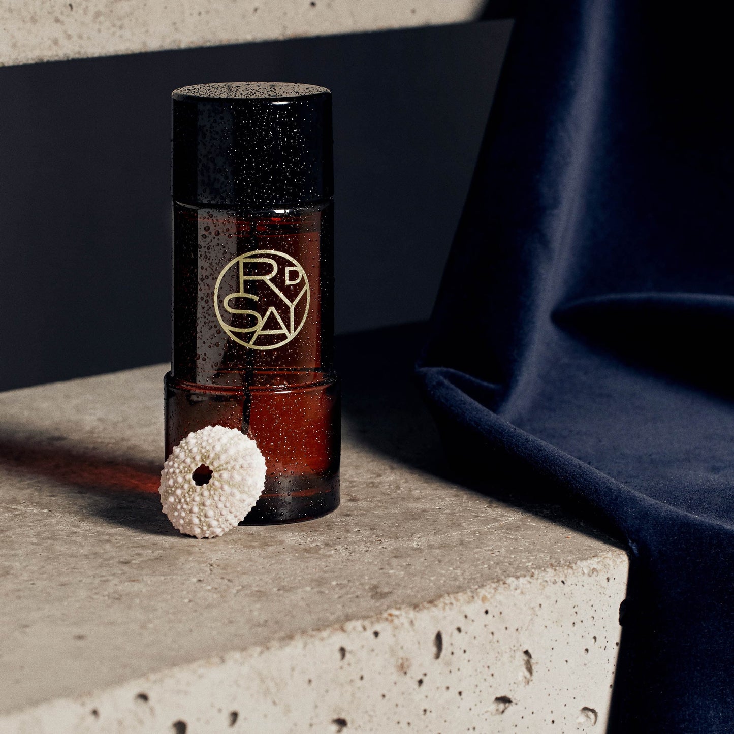 00:30 Di bawah rumahmu